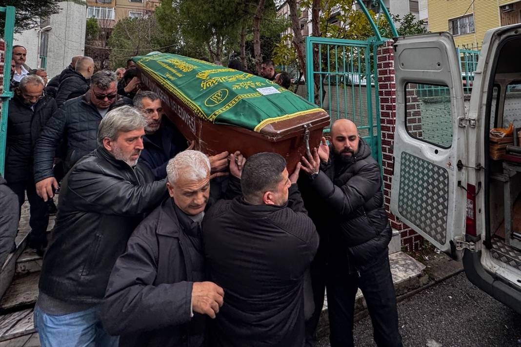 Sevgilisinin cesediyle polis merkezine gitmişti! Genç kadın toprağa verildi 5